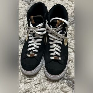 Nike Black and Green Sneakers